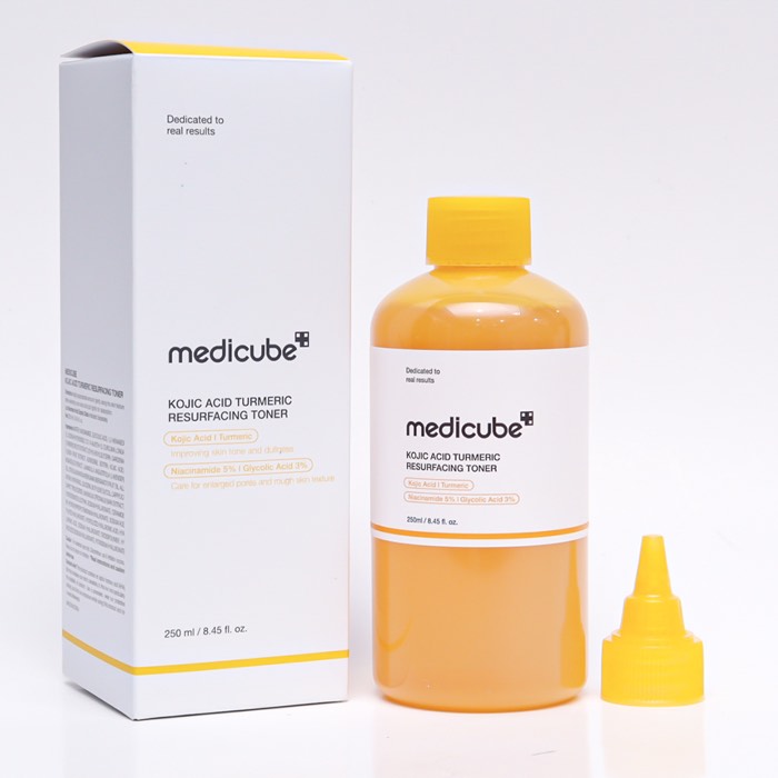 Kojic Acid + Turmeric Toner de MEDICUBE